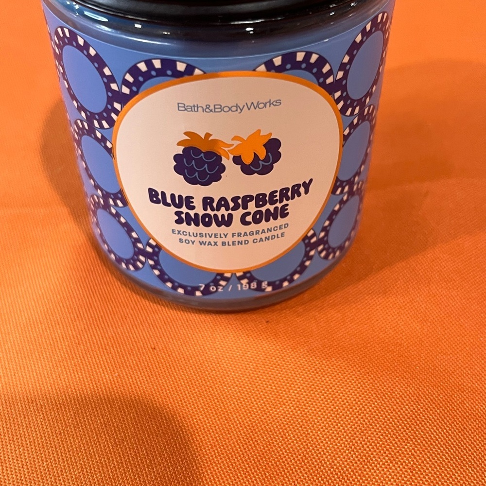 6/$25 Bath & Body Works Blue Raspberry Candle - Picture 5 of 6